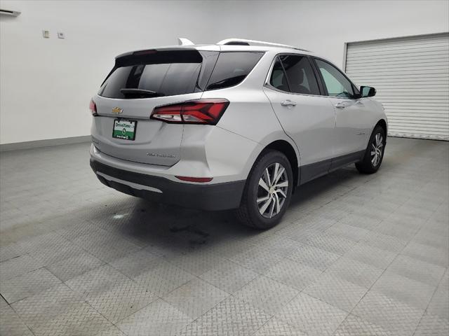 Photo of 2022 Silver Ice Metallic Chevrolet Equinox