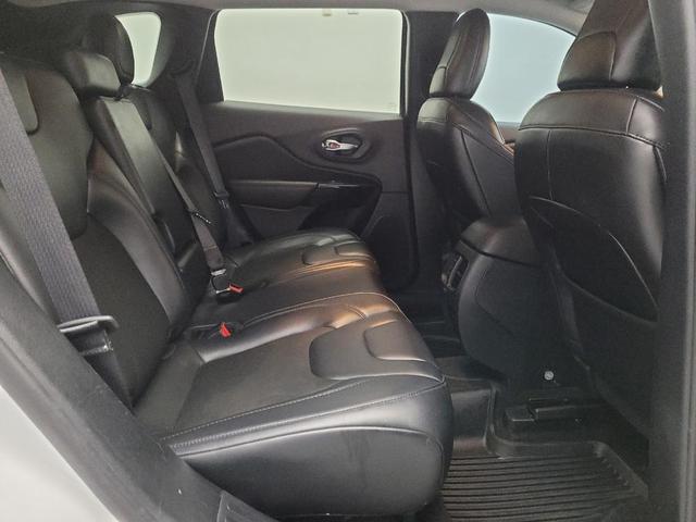 Photo of 2020 Bright White Clearcoat Jeep Cherokee