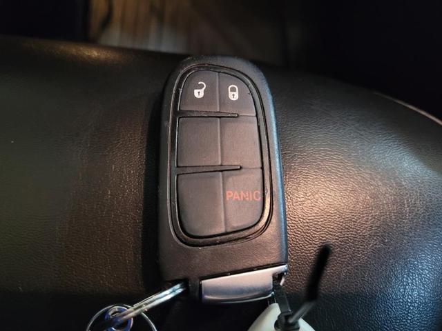 Photo of 2020 Bright White Clearcoat Jeep Cherokee