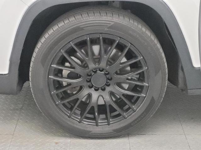 Photo of 2020 Bright White Clearcoat Jeep Cherokee