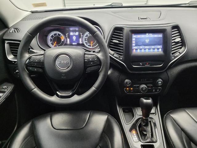 Photo of 2020 Bright White Clearcoat Jeep Cherokee