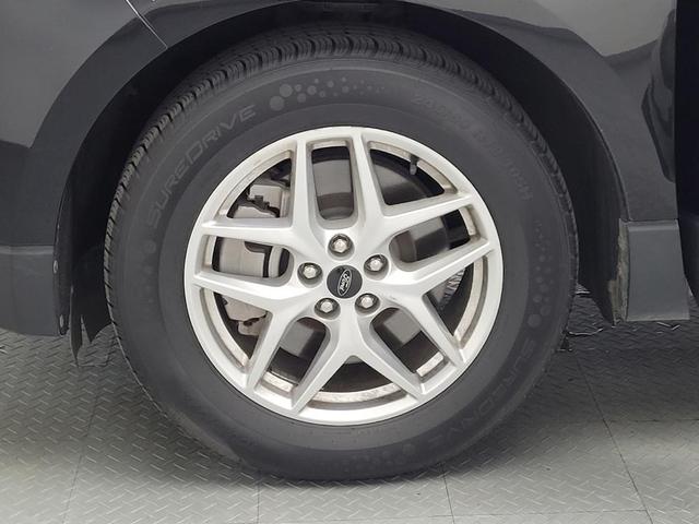 Photo of 2023 Agate Black Metallic Ford Edge