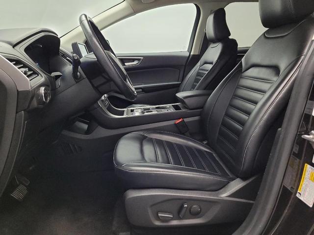 Photo of 2023 Agate Black Metallic Ford Edge