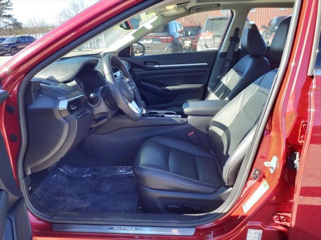 Photo of 2023 Scarlet Ember Tintcoat Nissan Altima