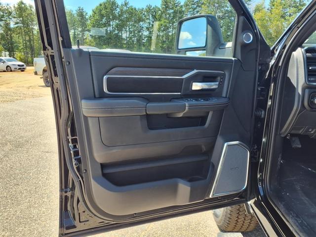 Photo of 2025 Diamond Black Crystal Pearlcoat RAM 2500