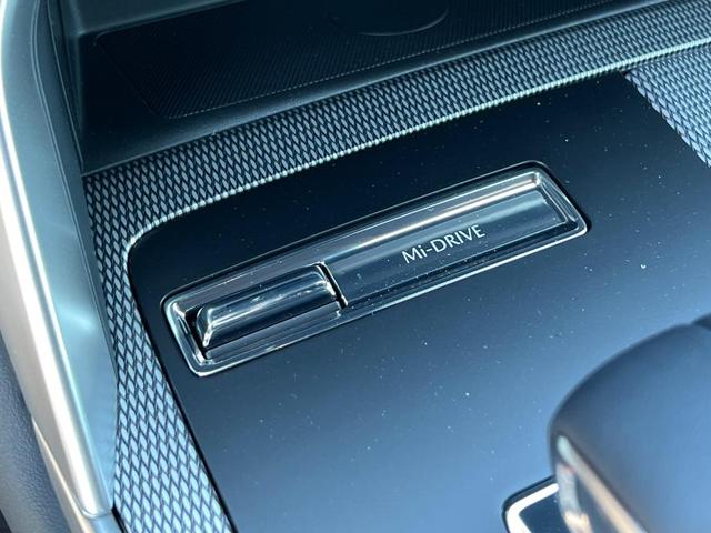 Photo of 2025 Platinum Mazda CX-90