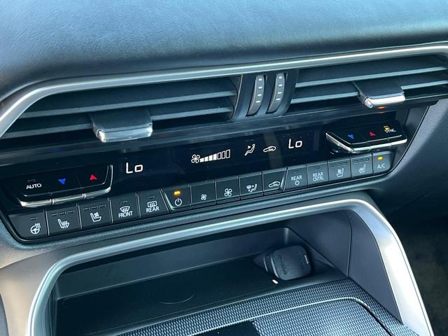 Photo of 2025 Platinum Mazda CX-90