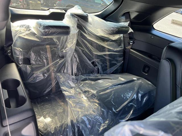 Photo of 2025 Platinum Mazda CX-90