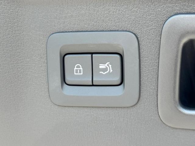 Photo of 2025 Platinum Mazda CX-90