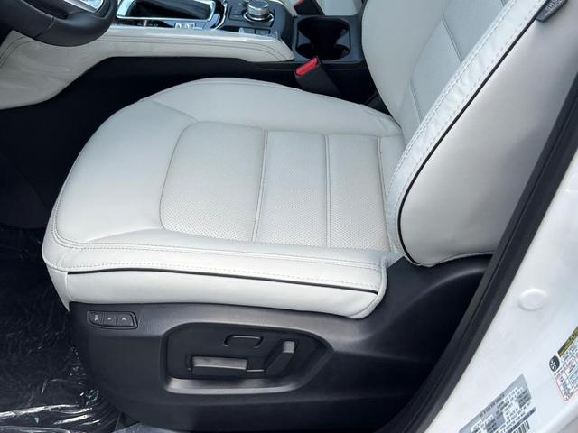 Photo of 2025 White Metallic Mazda CX-5
