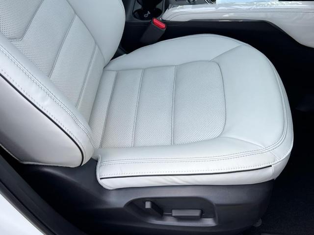 Photo of 2025 White Metallic Mazda CX-5