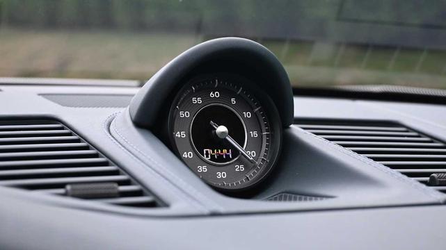 Photo of 2025 Silver Porsche 911