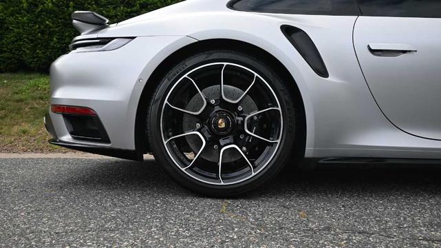 Photo of 2025 Silver Porsche 911