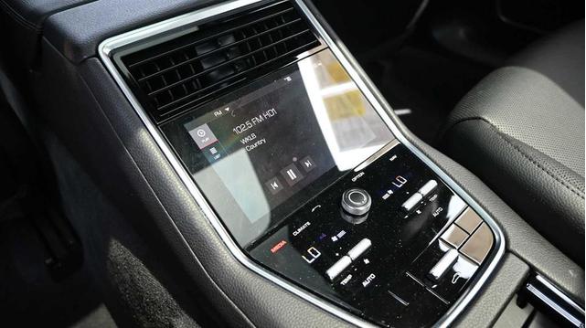 Photo of 2018 Rhodium Silver Porsche Panamera
