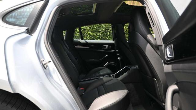 Photo of 2018 Rhodium Silver Porsche Panamera
