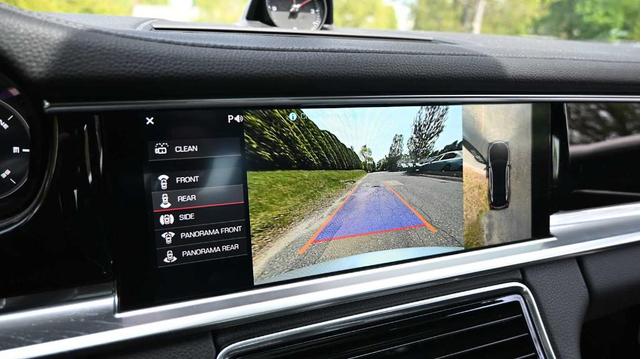 Photo of 2018 Rhodium Silver Porsche Panamera