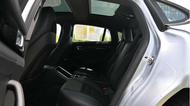 Photo of 2018 Rhodium Silver Porsche Panamera