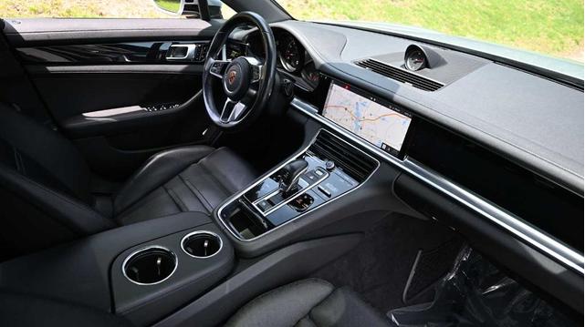 Photo of 2018 Rhodium Silver Porsche Panamera