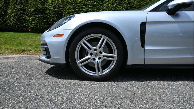 Photo of 2018 Rhodium Silver Porsche Panamera