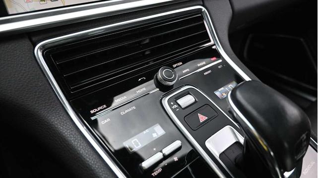 Photo of 2018 Rhodium Silver Porsche Panamera