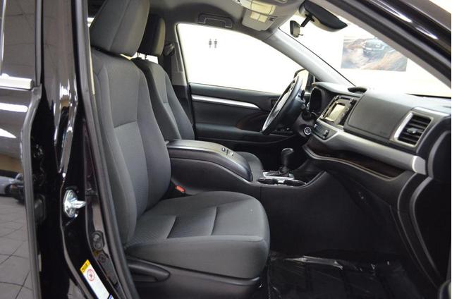 Photo of 2017 Black Toyota Highlander