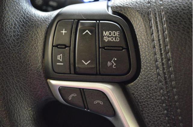 Photo of 2017 Black Toyota Highlander