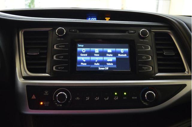 Photo of 2017 Black Toyota Highlander