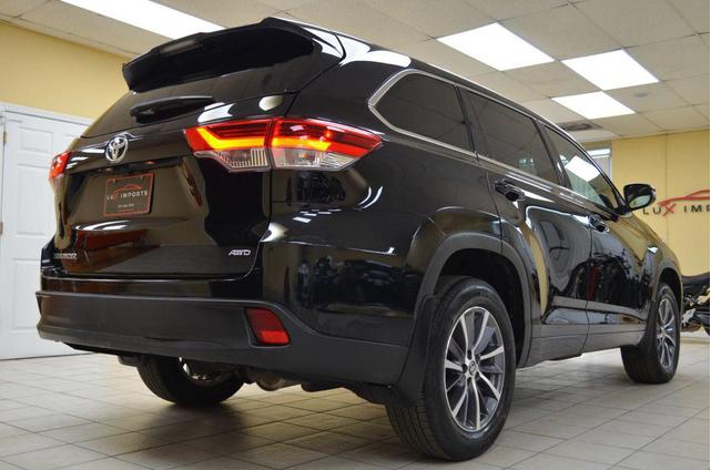 Photo of 2017 Black Toyota Highlander
