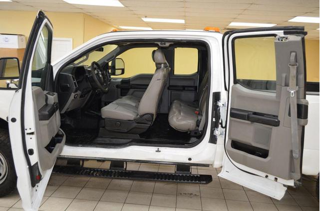Photo of 2019 White Ford F-350