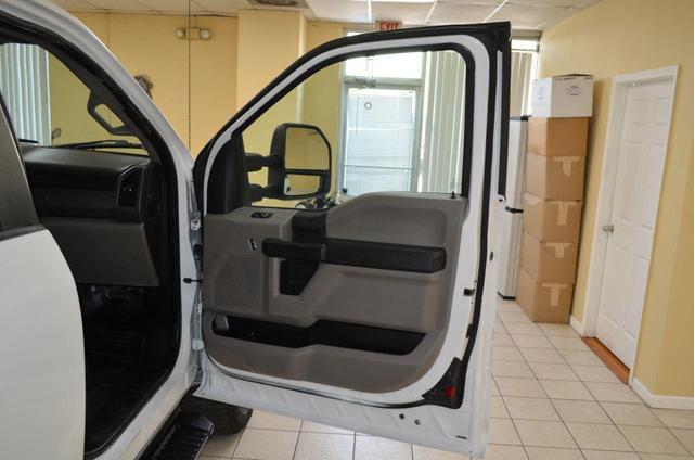 Photo of 2019 White Ford F-350