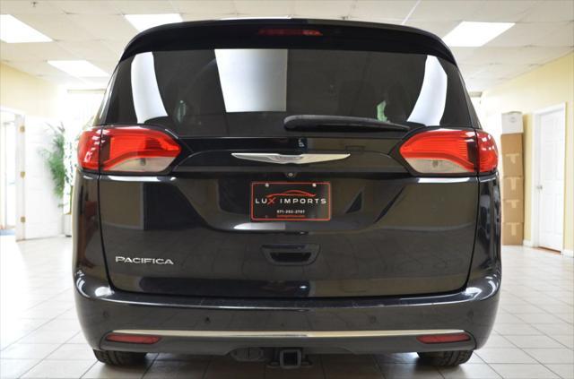 Photo of 2018 Black Chrysler Pacifica