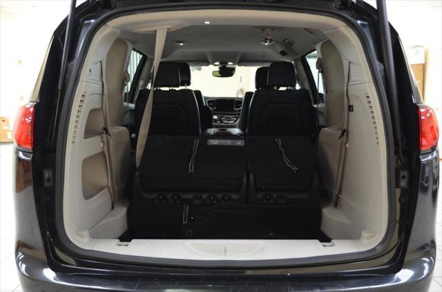 Photo of 2018 Black Chrysler Pacifica