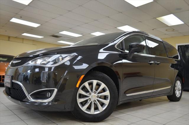 Photo of 2018 Black Chrysler Pacifica