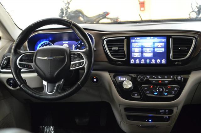 Photo of 2018 Black Chrysler Pacifica