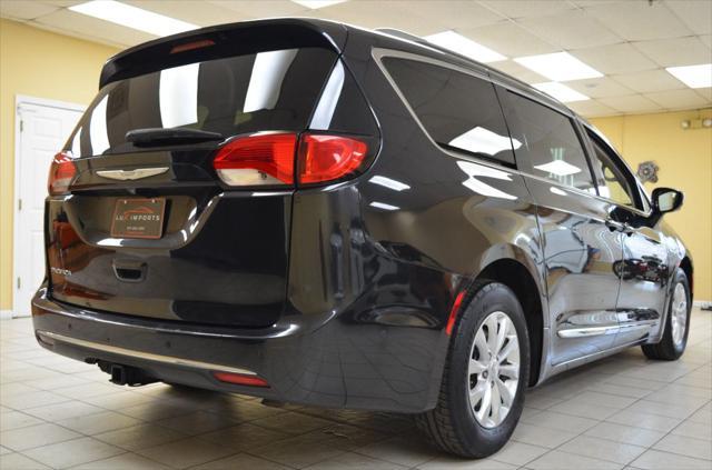 Photo of 2018 Black Chrysler Pacifica
