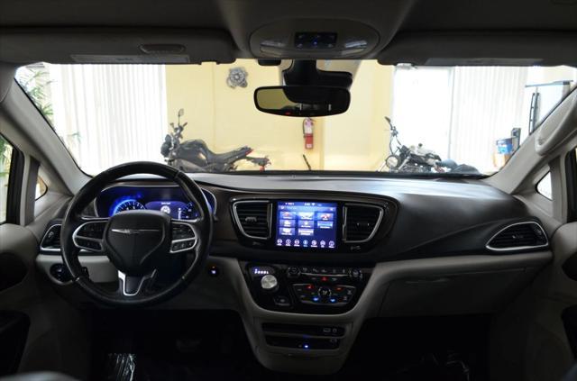 Photo of 2018 Black Chrysler Pacifica