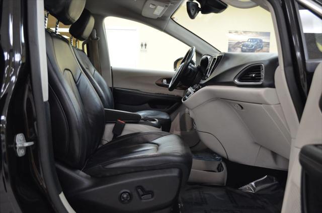 Photo of 2018 Black Chrysler Pacifica