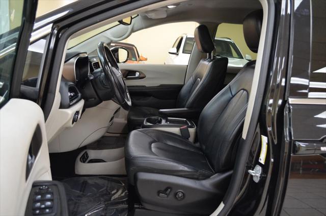 Photo of 2018 Black Chrysler Pacifica