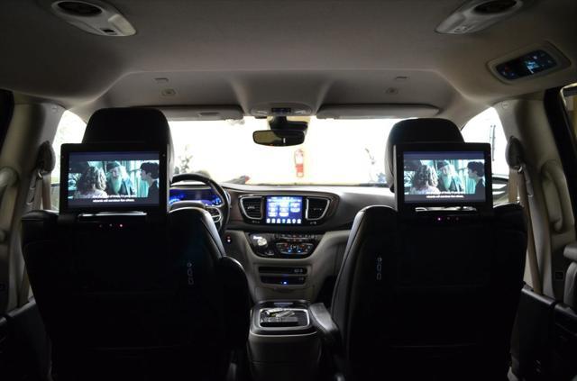 Photo of 2018 Black Chrysler Pacifica