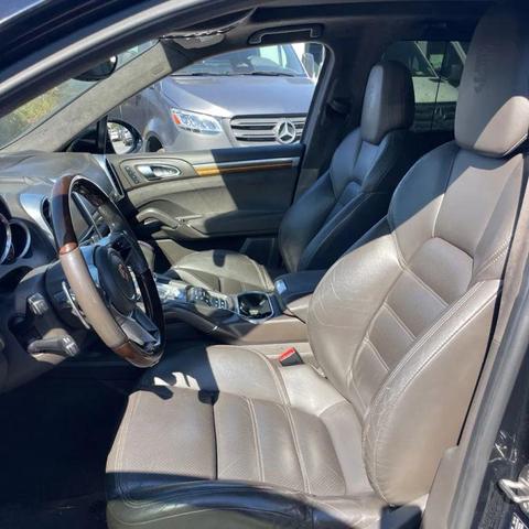 Photo of 2016 Black Porsche Cayenne
