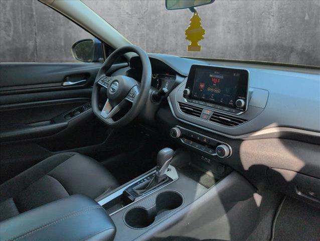 Photo of 2020 Deep Blue Pearl Nissan Altima