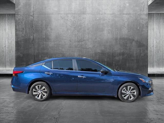 Photo of 2020 Deep Blue Pearl Nissan Altima