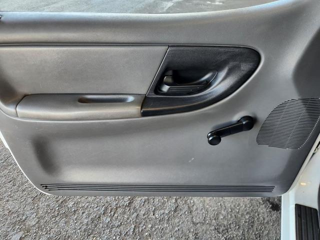 Photo of 2005 Oxford White Ford Ranger
