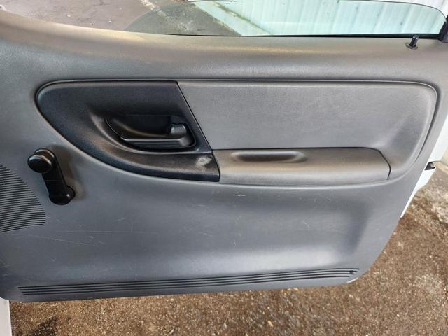 Photo of 2005 Oxford White Ford Ranger