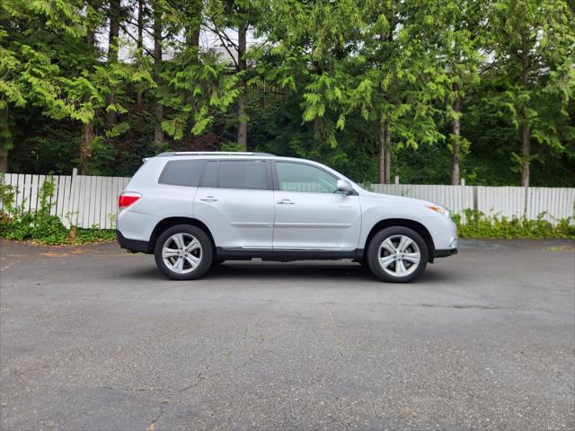 Photo of 2013 Classic Silver Metallic Toyota Highlander
