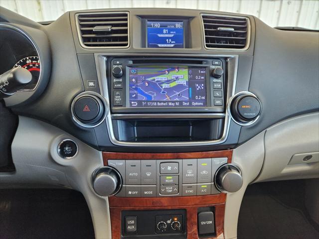 Photo of 2013 Classic Silver Metallic Toyota Highlander
