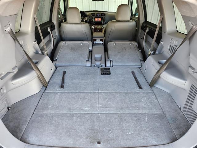 Photo of 2013 Classic Silver Metallic Toyota Highlander