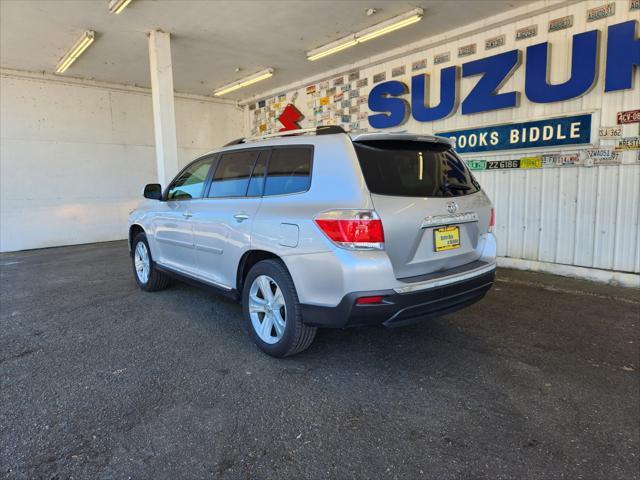 Photo of 2013 Classic Silver Metallic Toyota Highlander