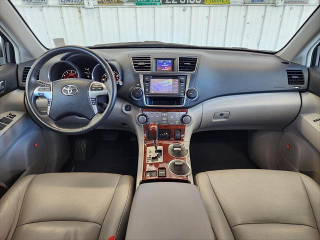 Photo of 2013 Classic Silver Metallic Toyota Highlander