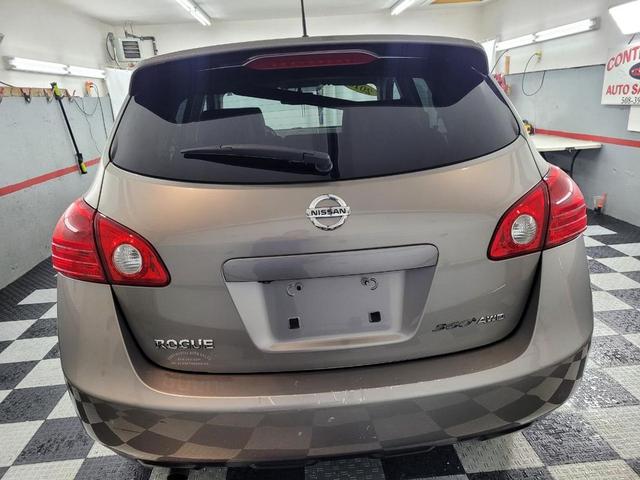 Photo of 2010 Pewter Nissan Rogue